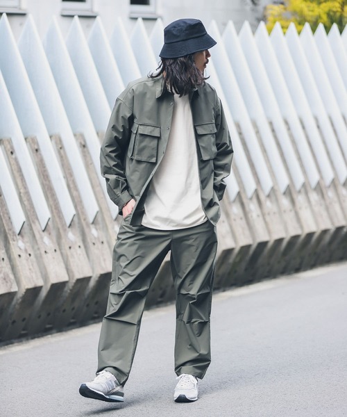 URBAN RESEARCH Sonny Label（アーバンリサーチサニーレーベル）の「『撥水』『セットアップ対応』3Dポケットシャツ（シャツ/ブラウス・メンズ・ブラック/ベージュ系その他/カーキ・MEDIUM/LARGE）」の21枚目の写真