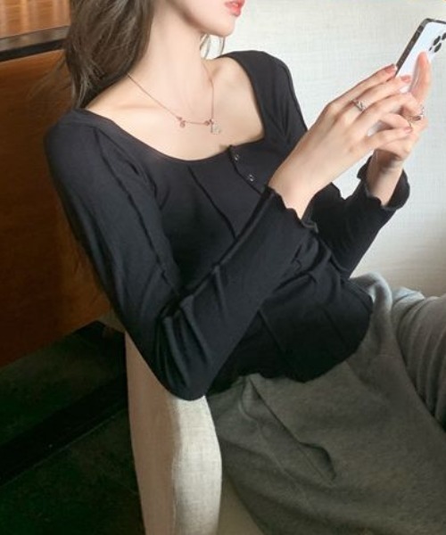 Vipoa(ヴィポア)の「スナップボタンコンパクトトップス(Tシャツ/カットソー・レディース・ホワイト/ブラック/グレー・FREE)」の10枚目の写真
