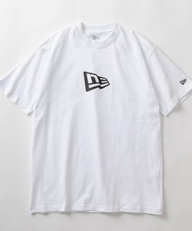 NEW ERA（ニューエラ）の「【NEW ERA/ニューエラ】Flag Logo Mid ホワイト×ブラック  プリント 半袖クルーネックTシャツ/ レギュラーフィット/ホワイト（Tシャツ/カットソー）」