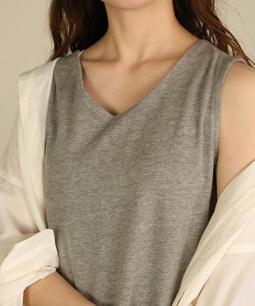 aity(アイティ)の「Vネックワッフルタンクトップ 夏服(タンクトップ・レディース・グレー/ブラック/ホワイト/ネイビー/パープル/オレンジ/カーキ・M)」の4枚目の写真