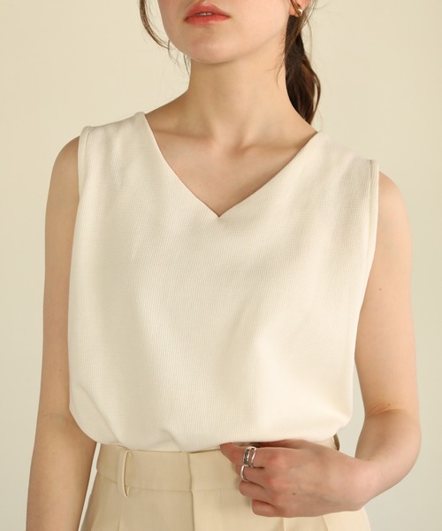 aity(アイティ)の「Vネックワッフルタンクトップ 夏服(タンクトップ・レディース・グレー/ブラック/ホワイト/ネイビー/パープル/オレンジ/カーキ・M)」の2枚目の写真