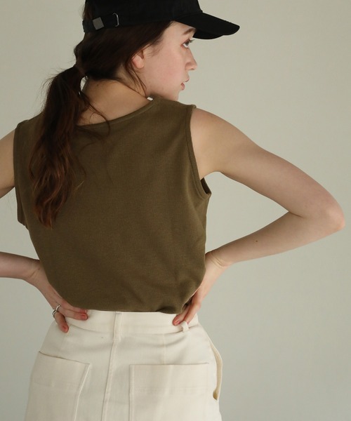 aity(アイティ)の「Vネックワッフルタンクトップ 夏服(タンクトップ・レディース・グレー/ブラック/ホワイト/ネイビー/パープル/オレンジ/カーキ・M)」の17枚目の写真