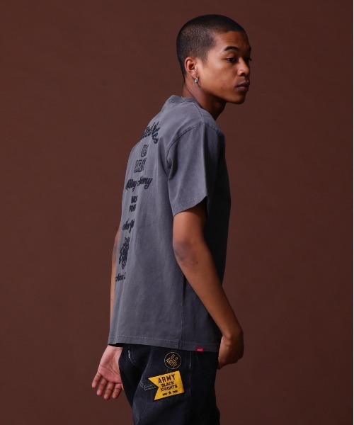 AVIREX（アヴィレックス）の「WEST POINT EMBROIDERY FADE WASH T-SHIRT / ウェストポイント エンブロイダリー Tシャツ / AVIREX / アヴィレックス（Tシャツ/カットソー・メンズ・ホワイト系2/オレンジ/チャコール・M/L/XL/2XL）」の16枚目の写真