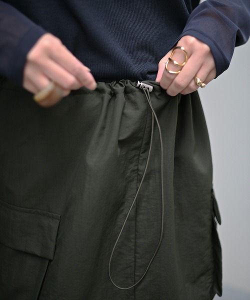 Marient（マリエント）の「ドロストナイロンカーゴSK（スカート・レディース・ブラック/カーキ・FREE）」の5枚目の写真