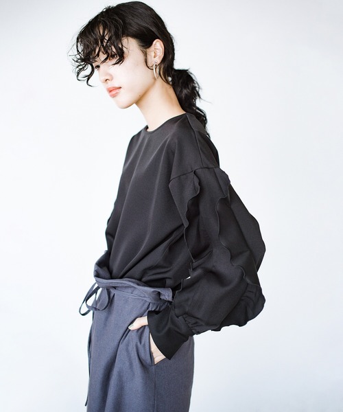 haco!(ハコ)の「今日はきちんとな日!にお任せあれ 華やぐひらひら袖トップス(シャツ/ブラウス・レディース・ネイビー/ブラック・LARGE/MEDIUM/X-LARGE/SMALL)」の3枚目の写真