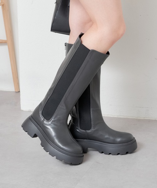 Chico(チコ)の「厚底サイドゴアロングブーツ(ブーツ・レディース・ブラック/チャコールグレー・SMALL/MEDIUM/LARGE)」の2枚目の写真