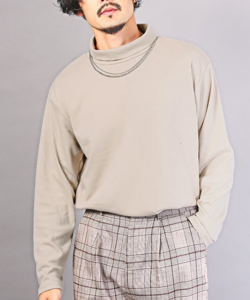LUXSTYLE(ラグスタイル)の「ネックレス付きタートルネックロンT(Tシャツ/カットソー・メンズ・ブラック/ベージュ/ホワイト・L/M)」の1枚目の写真