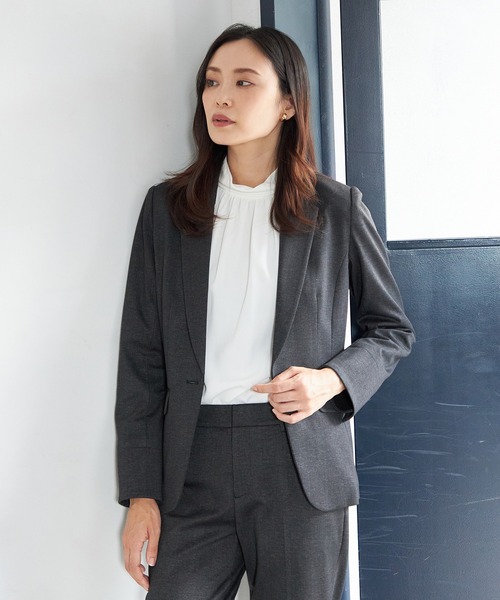 A/C DESIGN BY ALPHA CUBIC（エーシーデザインバイアルファキュービック）の「ロールネックブラウス（シャツ/ブラウス・レディース・オフホワイト/ブラック/ライトグレー・13号/9号/11号）」の4枚目の写真