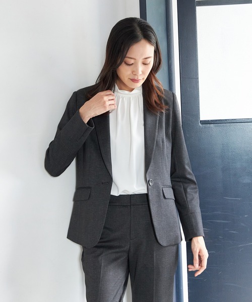 A/C DESIGN BY ALPHA CUBIC（エーシーデザインバイアルファキュービック）の「ロールネックブラウス（シャツ/ブラウス・レディース・オフホワイト/ブラック/ライトグレー・13号/9号/11号）」の5枚目の写真