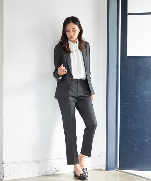 A/C DESIGN BY ALPHA CUBIC（エーシーデザインバイアルファキュービック）の「ロールネックブラウス（シャツ/ブラウス・レディース・オフホワイト/ブラック/ライトグレー・13号/9号/11号）」の8枚目の写真