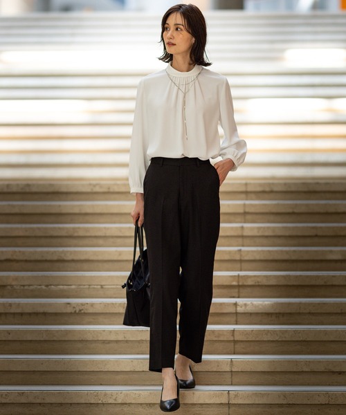 A/C DESIGN BY ALPHA CUBIC（エーシーデザインバイアルファキュービック）の「ロールネックブラウス（シャツ/ブラウス・レディース・オフホワイト/ブラック/ライトグレー・13号/9号/11号）」の14枚目の写真