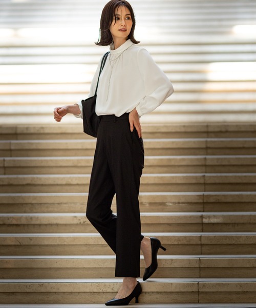 A/C DESIGN BY ALPHA CUBIC（エーシーデザインバイアルファキュービック）の「ロールネックブラウス（シャツ/ブラウス・レディース・オフホワイト/ブラック/ライトグレー・13号/9号/11号）」の13枚目の写真