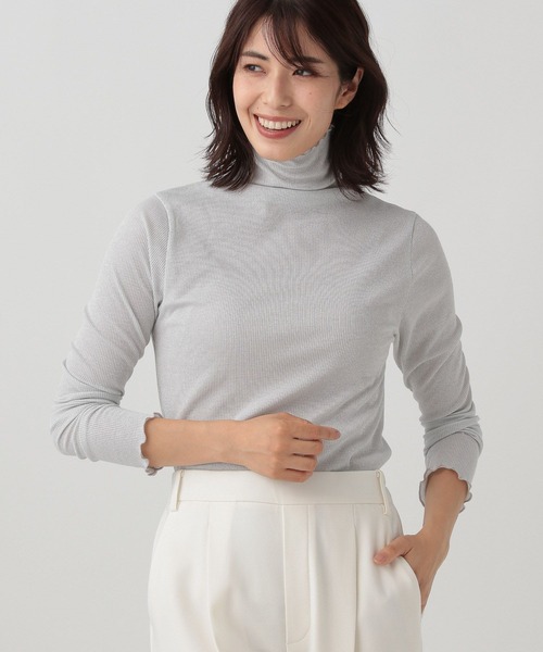 Elura（エルーラ）の「モックネックラメタートル（Tシャツ/カットソー・レディース・ライトベージュ/ライトグレー・MEDIUM/LARGE）」の2枚目の写真