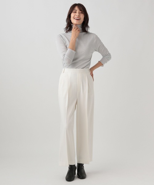Elura（エルーラ）の「モックネックラメタートル（Tシャツ/カットソー・レディース・ライトベージュ/ライトグレー・MEDIUM/LARGE）」の3枚目の写真