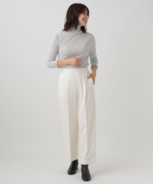 Elura（エルーラ）の「モックネックラメタートル（Tシャツ/カットソー・レディース・ライトベージュ/ライトグレー・MEDIUM/LARGE）」の4枚目の写真