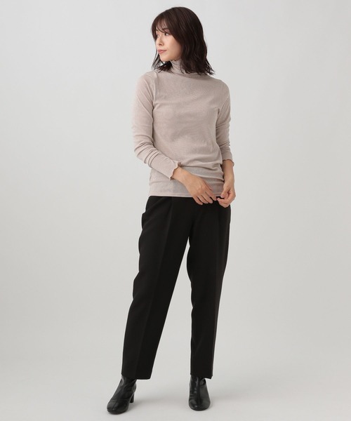 Elura（エルーラ）の「モックネックラメタートル（Tシャツ/カットソー・レディース・ライトベージュ/ライトグレー・MEDIUM/LARGE）」の7枚目の写真