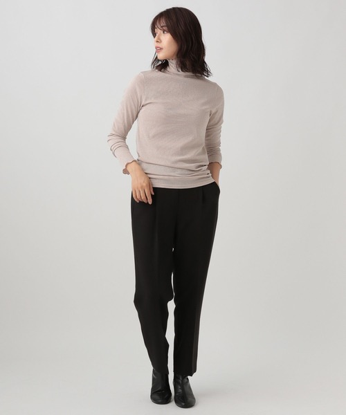 Elura（エルーラ）の「モックネックラメタートル（Tシャツ/カットソー・レディース・ライトベージュ/ライトグレー・MEDIUM/LARGE）」の8枚目の写真