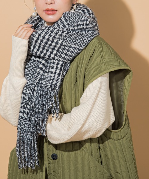 VICKY（ビッキー）の「【ギフトにもオススメ】チェックフリンジストール（ストール/ショール・レディース・ダークネイビー/ブラック系その他・FREE）」の2枚目の写真