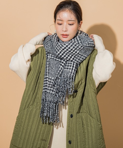 VICKY（ビッキー）の「【ギフトにもオススメ】チェックフリンジストール（ストール/ショール・レディース・ダークネイビー/ブラック系その他・FREE）」の7枚目の写真