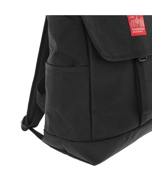 Manhattan Portage(マンハッタンポーテージ)の「Washington SQ Backpack 2 w/ BE@RBRICK 2023(バックパック/リュック・メンズ・ブラック・MEDIUM)」の8枚目の写真