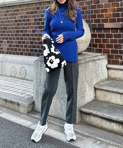 esutoreja(エストレジャ)の「ハイネックリブニット(ニット/セーター・レディース・ブルー/グレー/アイボリー/ブラック・FREE)」の8枚目の写真