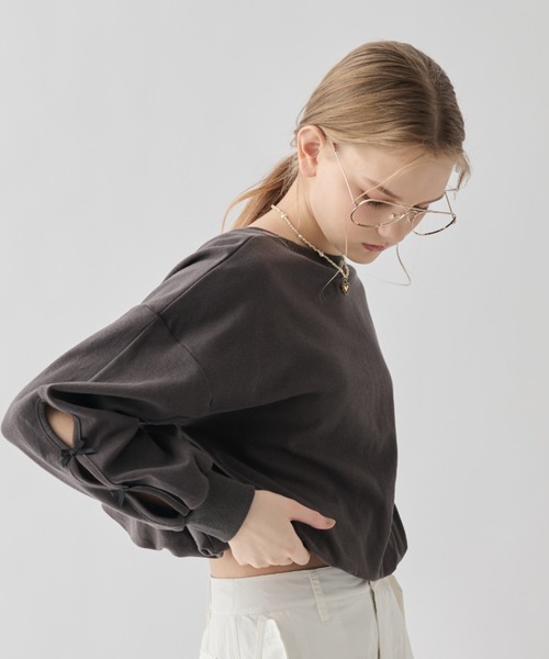 idem(イデム)の「ribbon slit balloon tops/リボン付バルーントップス(Tシャツ/カットソー・レディース・オフホワイト/チャコールグレー・FREE)」の9枚目の写真