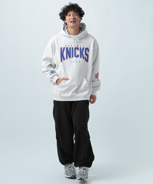 NBA（エヌビーエー）の「【NBA】チームフーディー（パーカー・メンズ・ブラック/オフホワイト/パープル・MEDIUM/LARGE）」の4枚目の写真