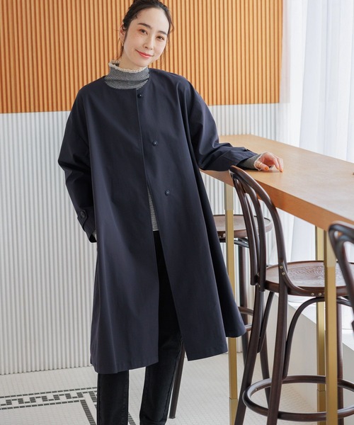 studio CLIP（スタディオクリップ）の「【UVカット/イージーケア】洗えるノーカラーフレアロングコート[プチ・トールサイズあり]（ノーカラーコート・レディース・ベージュ/ネイビー/ライトグレー・LARGE/MEDIUM/PF/TF）」の11枚目の写真