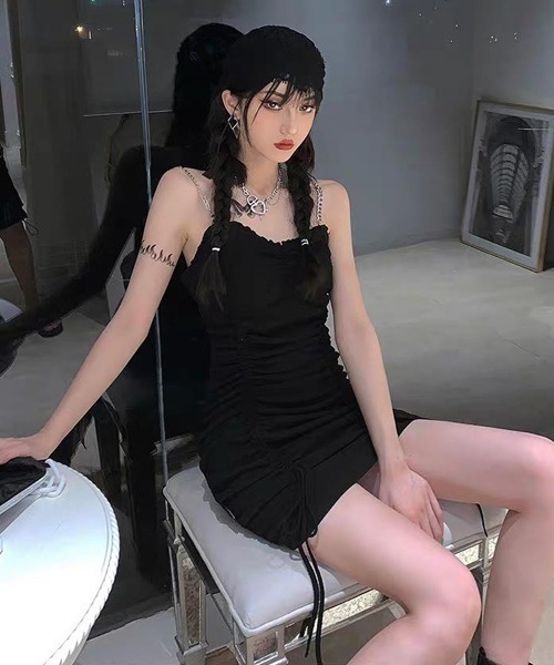 Mayree（メイリー）の「【Mayree】サイドシャーリング ミニキャミワンピース（ワンピース・レディース・ブラック・SMALL/MEDIUM/LARGE）」の2枚目の写真