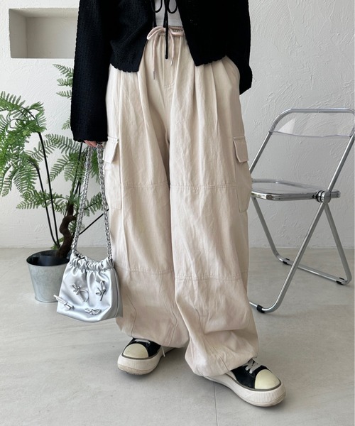 kutir(クティール)の「【M,L2サイズ展開】ワイドカーゴパンツ(カーゴパンツ・レディース・ブラック/グレイッシュベージュ/チャコールグレー・MEDIUM/LARGE)」の3枚目の写真