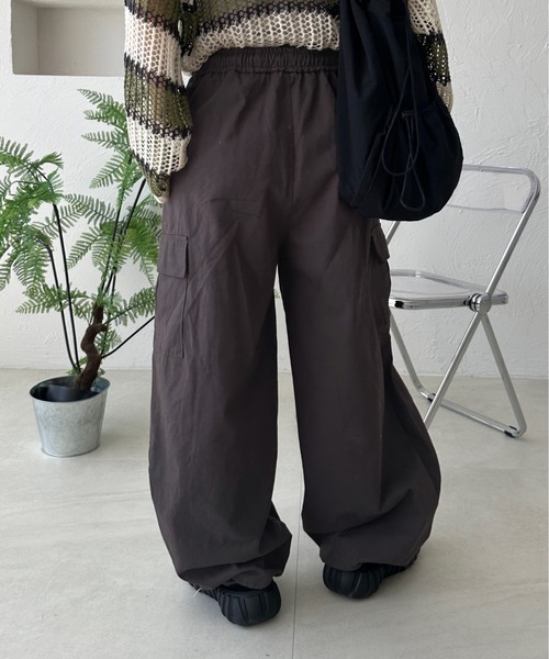 kutir(クティール)の「【M,L2サイズ展開】ワイドカーゴパンツ(カーゴパンツ・レディース・ブラック/グレイッシュベージュ/チャコールグレー・MEDIUM/LARGE)」の5枚目の写真