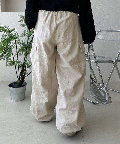 kutir(クティール)の「【M,L2サイズ展開】ワイドカーゴパンツ(カーゴパンツ・レディース・ブラック/グレイッシュベージュ/チャコールグレー・MEDIUM/LARGE)」の16枚目の写真
