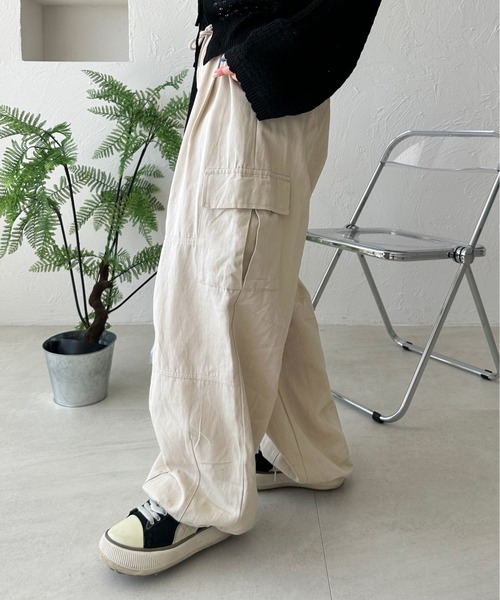 kutir(クティール)の「【M,L2サイズ展開】ワイドカーゴパンツ(カーゴパンツ・レディース・ブラック/グレイッシュベージュ/チャコールグレー・MEDIUM/LARGE)」の15枚目の写真