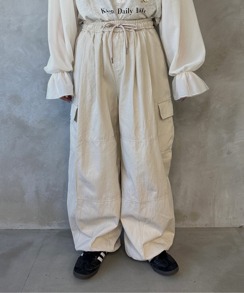 kutir(クティール)の「【M,L2サイズ展開】ワイドカーゴパンツ(カーゴパンツ・レディース・ブラック/グレイッシュベージュ/チャコールグレー・MEDIUM/LARGE)」の17枚目の写真