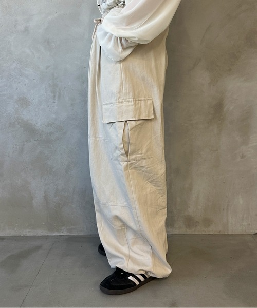 kutir(クティール)の「【M,L2サイズ展開】ワイドカーゴパンツ(カーゴパンツ・レディース・ブラック/グレイッシュベージュ/チャコールグレー・MEDIUM/LARGE)」の18枚目の写真