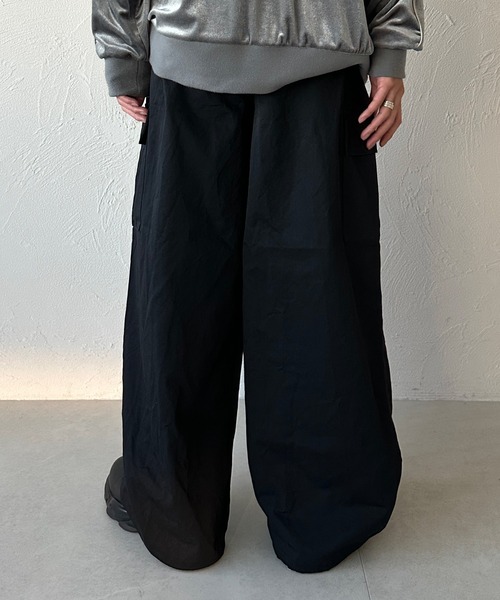 kutir(クティール)の「【M,L2サイズ展開】ワイドカーゴパンツ(カーゴパンツ・レディース・ブラック/グレイッシュベージュ/チャコールグレー・MEDIUM/LARGE)」の10枚目の写真
