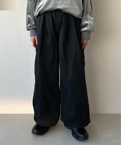 kutir(クティール)の「【M,L2サイズ展開】ワイドカーゴパンツ(カーゴパンツ・レディース・ブラック/グレイッシュベージュ/チャコールグレー・MEDIUM/LARGE)」の11枚目の写真