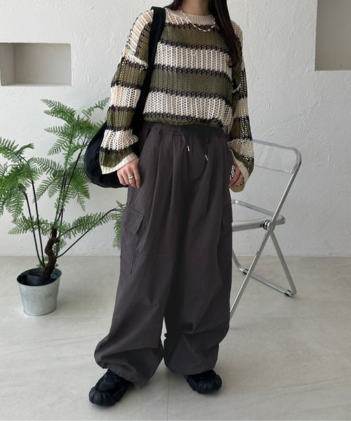 kutir(クティール)の「【M,L2サイズ展開】ワイドカーゴパンツ(カーゴパンツ・レディース・ブラック/グレイッシュベージュ/チャコールグレー・MEDIUM/LARGE)」の6枚目の写真