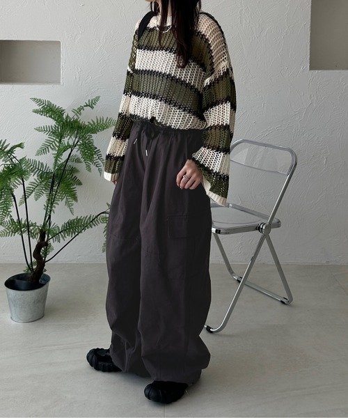 kutir(クティール)の「【M,L2サイズ展開】ワイドカーゴパンツ(カーゴパンツ・レディース・ブラック/グレイッシュベージュ/チャコールグレー・MEDIUM/LARGE)」の8枚目の写真