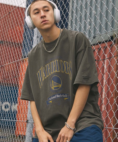 NBA(エヌビーエー)の「NBA/エヌビーエー 別注 ロゴ刺繍/プリント ピグメント加工ビッグシルエットTシャツ(Tシャツ/カットソー・メンズ・ブラック系3/ホワイト系1/ブラック/ブラック系1/ブラック系4/ブラック系2/オフホワイト/ブラック系5・L/M)」の8枚目の写真