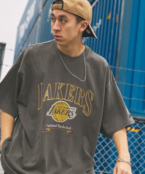 NBA(エヌビーエー)の「NBA/エヌビーエー 別注 ロゴ刺繍/プリント ピグメント加工ビッグシルエットTシャツ(Tシャツ/カットソー・メンズ・ブラック系3/ホワイト系1/ブラック/ブラック系1/ブラック系4/ブラック系2/オフホワイト/ブラック系5・L/M)」の15枚目の写真