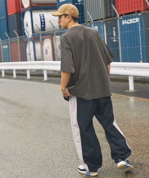 NBA(エヌビーエー)の「NBA/エヌビーエー 別注 ロゴ刺繍/プリント ピグメント加工ビッグシルエットTシャツ(Tシャツ/カットソー・メンズ・ブラック系3/ホワイト系1/ブラック/ブラック系1/ブラック系4/ブラック系2/オフホワイト/ブラック系5・L/M)」の17枚目の写真