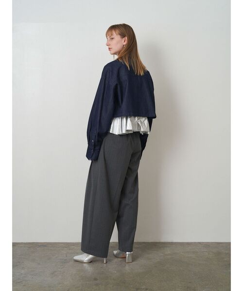 ELENDEEK（エレンディーク）の「クロップドシャツブラウス（シャツ/ブラウス・レディース・オフホワイト/インディゴブルー・FREE）」の16枚目の写真