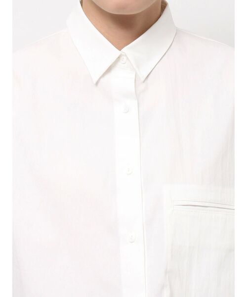 ELENDEEK（エレンディーク）の「クロップドシャツブラウス（シャツ/ブラウス・レディース・オフホワイト/インディゴブルー・FREE）」の4枚目の写真