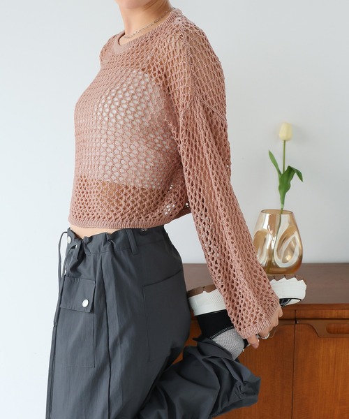 LAFFMO（ラフモ）の「ゆるメッシュ透かし編みプルオーバー（ニット/セーター・レディース・アイボリー/ブラック/ピンク/レインボー・F）」の21枚目の写真