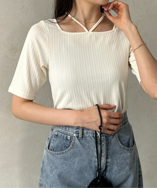 Thevon(ゼボン)の「ランダムリブホルターネック5分袖プルオーバー(Tシャツ/カットソー・レディース・アイボリー/ブラック/グリーン・FREE)」の1枚目の写真