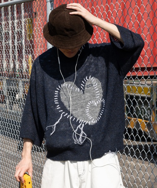 Perushu（ペルーシュ）の「リメイク風ステッチハートニット（その他トップス・メンズ・グレー/レッド/ネイビー・MEDIUM/LARGE）」の4枚目の写真