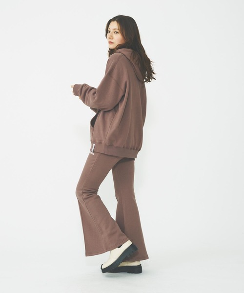 MILKFED.（ミルクフェド）の「FLARE SWEATPANTS（スウェットパンツ・レディース・ブラック/ブラウン/オートミール・S/M）」の22枚目の写真