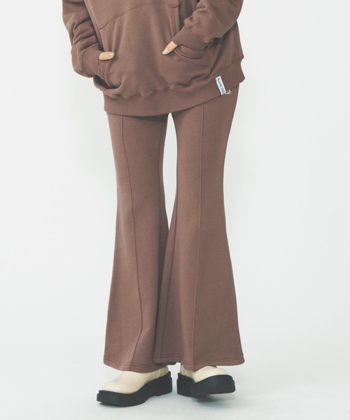 MILKFED.（ミルクフェド）の「FLARE SWEATPANTS（スウェットパンツ・レディース・ブラック/ブラウン/オートミール・S/M）」の19枚目の写真