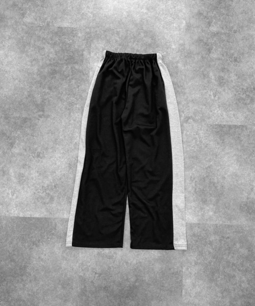 LVEU.(ラブユ.)の「【LVEU.】フォントロゴカジュアルスウェットパンツ / ボトムス パンツ スウェット ロゴ 配色 バイカラー カレッジ カジュアル ブラック カーキ ZOZOTOWN限定(スウェットパンツ・レディース・ブラック/カーキ・FREE)」の4枚目の写真